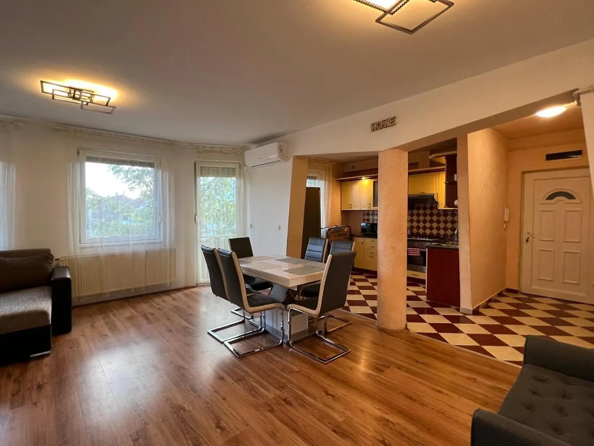 Lägenhet Kristaly Apartman Szeged